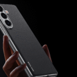 Coque noire élégante pour Samsung Galaxy Z Fold 7 tenue en main