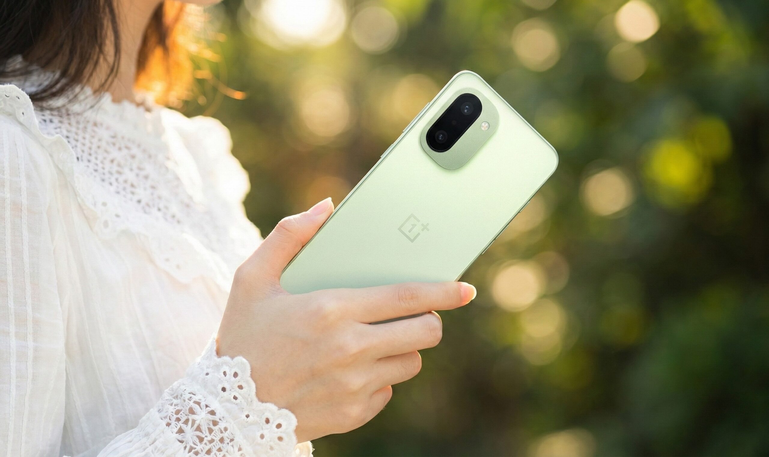 OnePlus 15R : Batterie 8000 mAh, IP69K et sortie le 17 décembre… Préparez son arrivée !