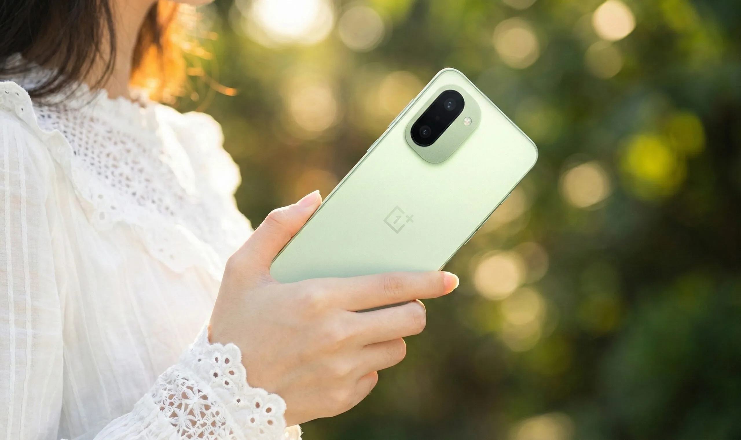 OnePlus 15R : Batterie 8000 mAh, IP69K et sortie le 17 décembre… Préparez son arrivée !