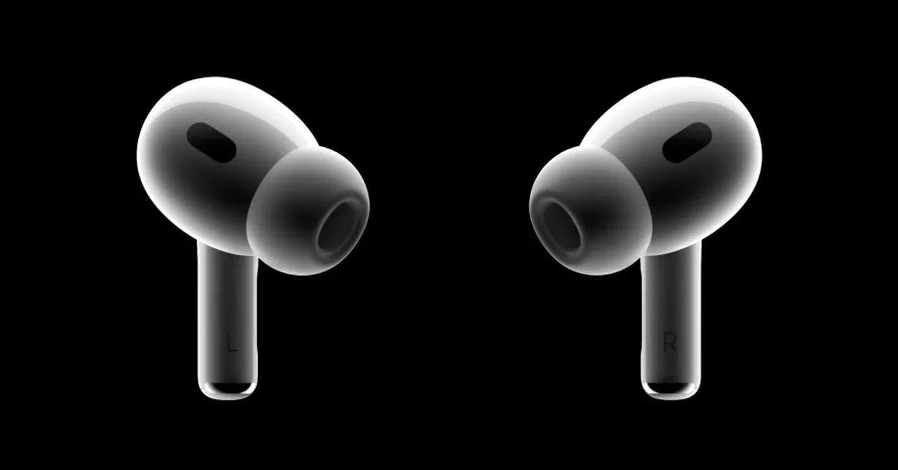 AirPods Pro illustrant le réglage audio iOS 26 et coques de protection Casewear
