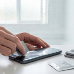 Comment appliquer un film hydrogel sans bulle sur son téléphone