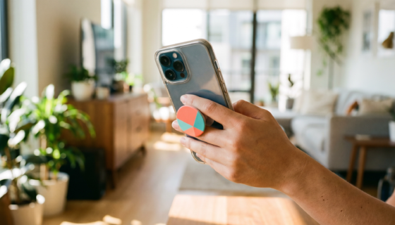 PopSocket et anneaux adhésifs : quels modèles choisir en 2026 sans abîmer sa coque